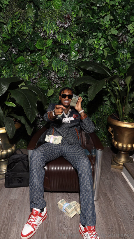 Adios Sexmoney アダルトモデル 写真