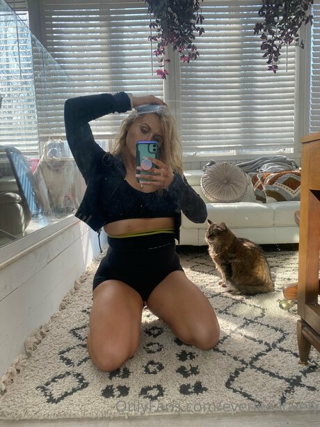 Everlee Lovely アートモデル 写真