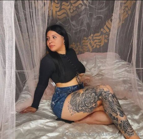 Daniela Escobar モデル 画像