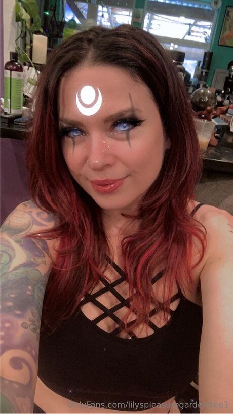 Lilyspleasuregardenfree1 セクシーなポルノスター 画像