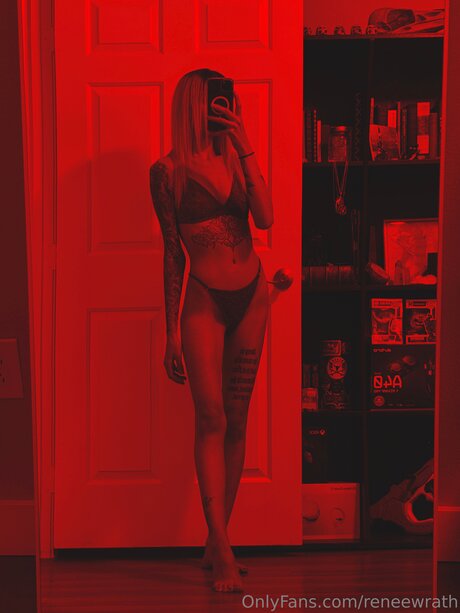 Reneewrath ポルノスター ヌード 写真