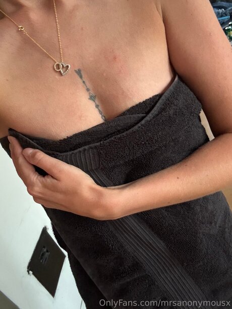 Mrsanonymousx エロティックなモデル 写真
