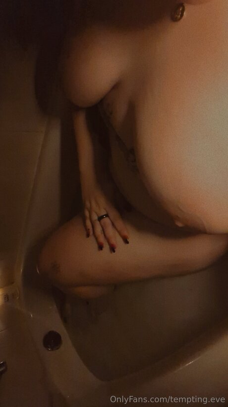 Tempting Eve ポルノスター 画像