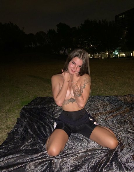 Kingkoraly 完璧なモデル 写真