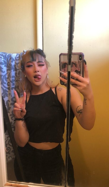 アジアの女性支配OnlyFans ホットセクシー 写真