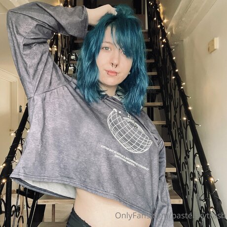 大きな白いチンポ OnlyFans アート裸 ギャラリー