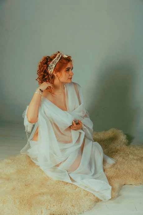 黒檀の小人OnlyFans トップ 写真