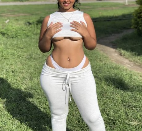 サッカーママOnlyFans セクシーヌード ギャラリー