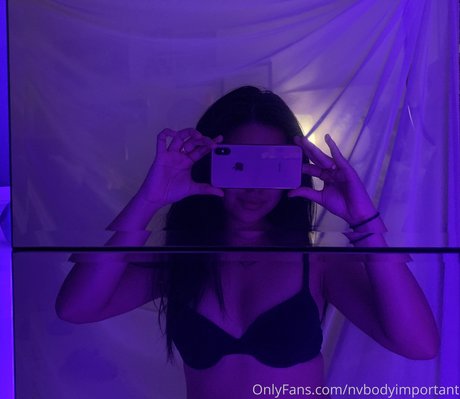 vie スター 裸 写真