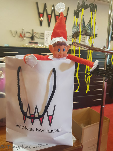 Tinyhini セクシーモデル 写真