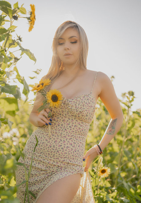 エモオンリーファン 裸 写真