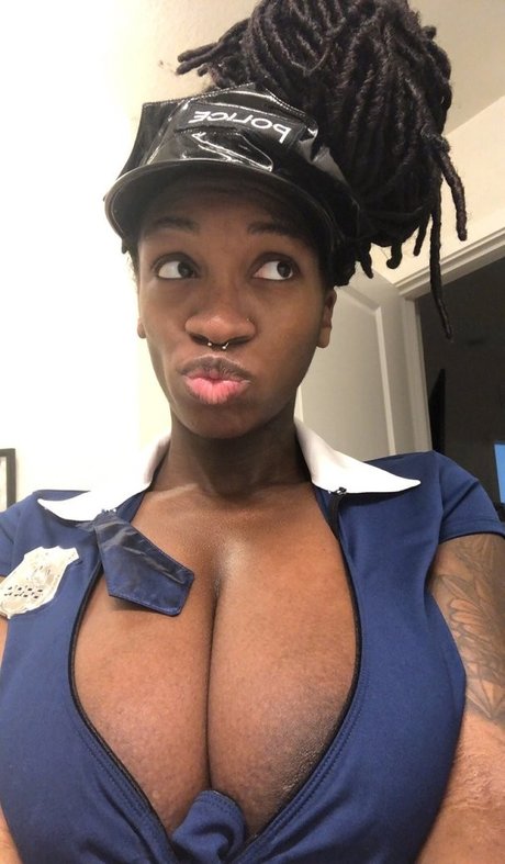 ティーンソロOnlyFans 裸 写真