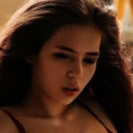 May Bee ポルノモデル 写真