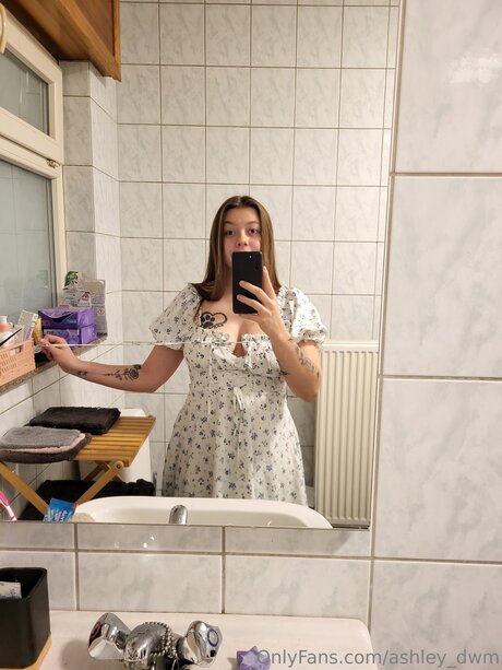 Ashley Dwm エロティックモデル 写真