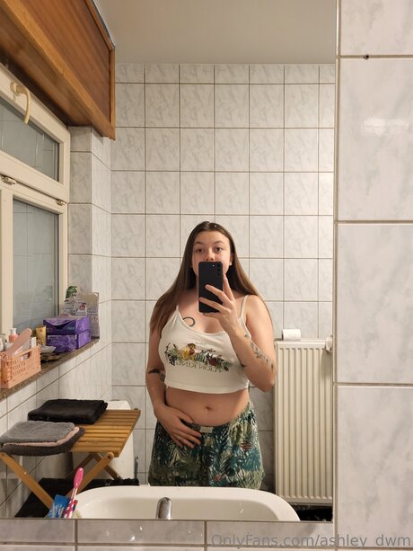 Ashley Dwm ヌードのポルノスター ギャラリー