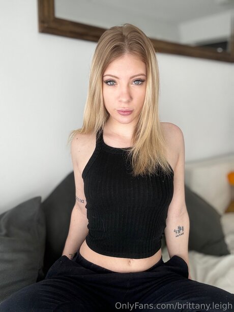 Brittany Leigh ポルノスター アート ギャラリー