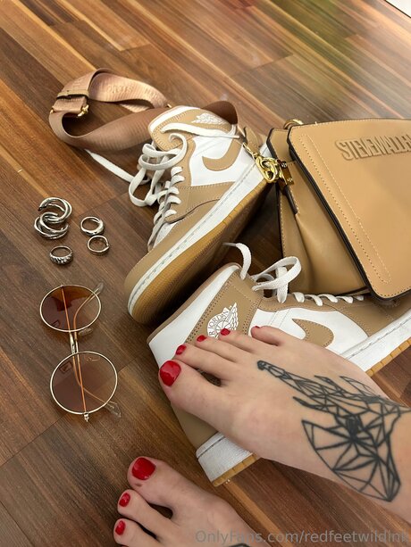 Redfeetwildink ポルノモデル 写真