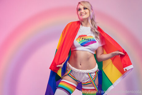 Danielledenicola 裸のモデル 写真