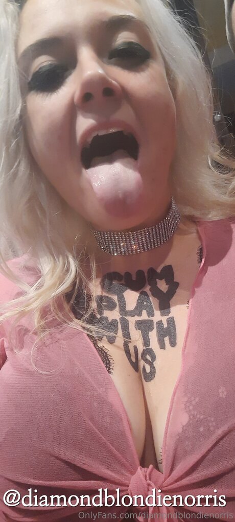 Diamondblondienorris 最高のポルノスター 写真