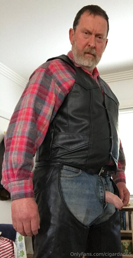 公共の場での猫のOnlyFans セクシーヌード 画像