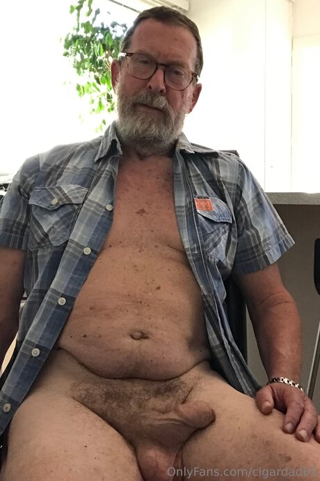 ニューハーフ巨乳OnlyFans 無料ヌード 画像