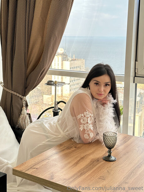 Julianna Sweet ポルノスター 写真