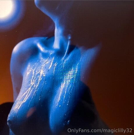 Magiclilly32 アートスター 写真