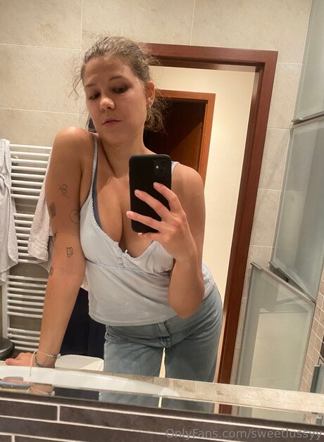 Sweetlussyy かわいいポルノスター 画像