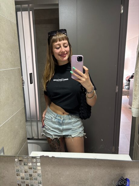 Lucicuttte ポルノ女優 画像