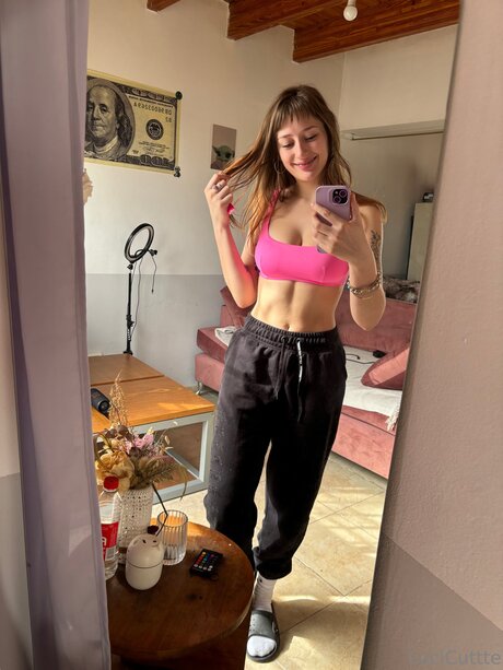 Lucicuttte ポルノスター 裸 写真