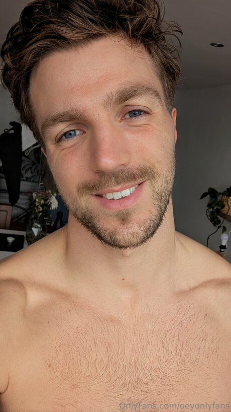 Oeyonlyfans 裸のモデル 写真