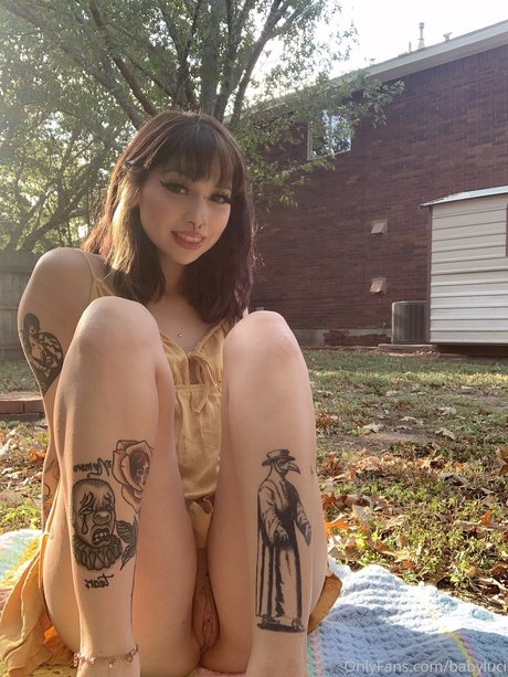 its baby luci アートモデル 画像