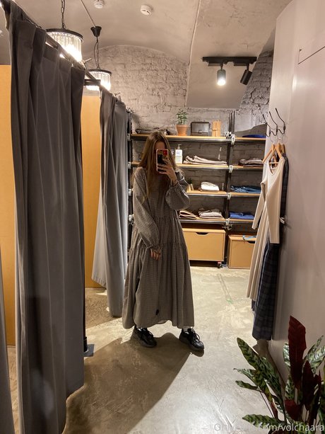 小柄で痩せたOnlyFans HD 画像