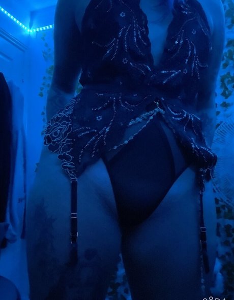 小人エボニーOnlyFans 無料裸 ギャラリー