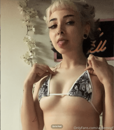 大学のOnlyFans xxx 写真