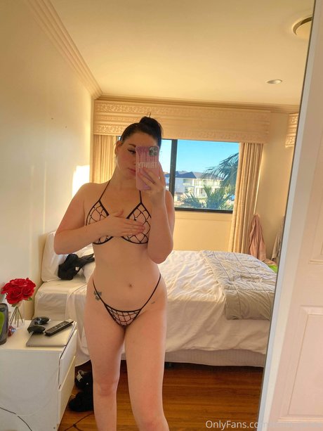 ビンボオンリーファンズ セクシー 写真