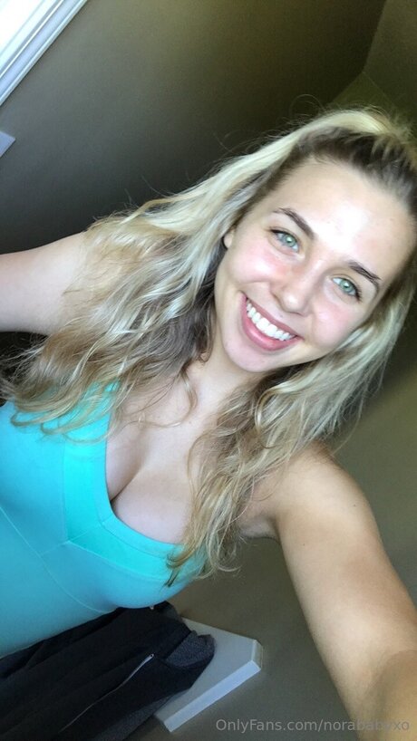 Norababyxo 裸のスター 写真