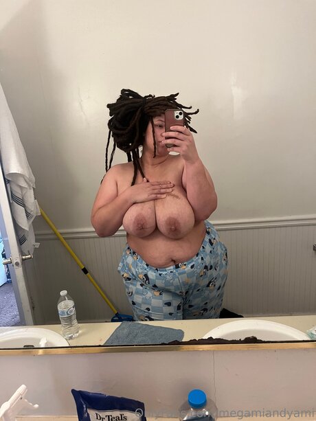 Megamiandyami xxxスター ギャラリー