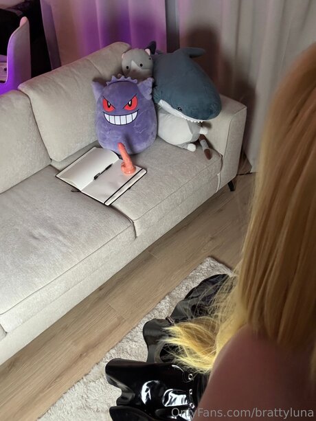 Brattyluna ポルノ女優 画像