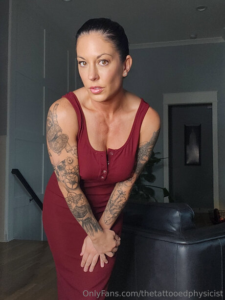 Thetattooedphysicist 裸のポルノスター 写真