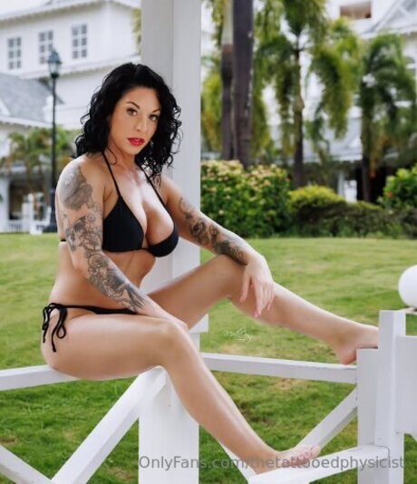Thetattooedphysicist ポルノモデル 写真