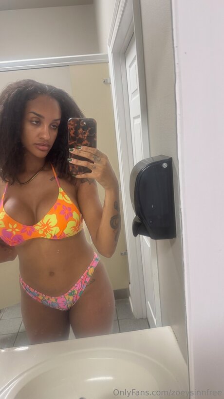 Zoeysinnfree 完璧なポルノスター アーカイブ