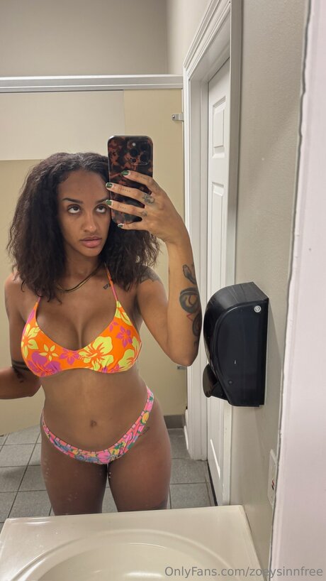 Zoeysinnfree 美しいモデル ギャラリー