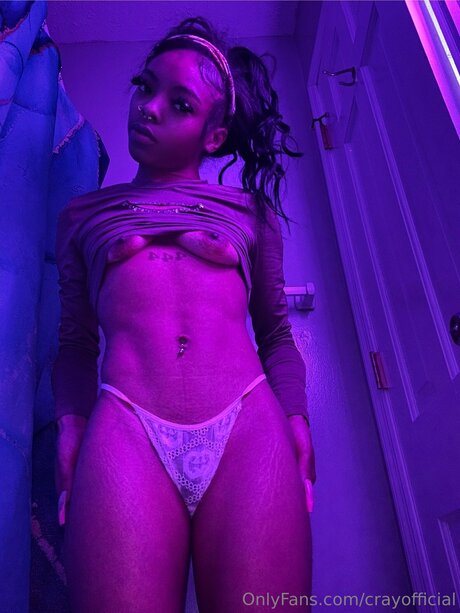 ぽっちゃりブロンドOnlyFans セクシーヌード 画像