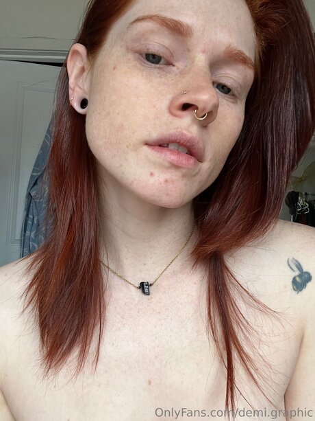 Demi Graphic 可愛いモデル 写真