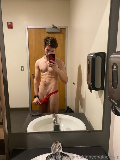 Skinnyengineervip エロティック女優 ギャラリー