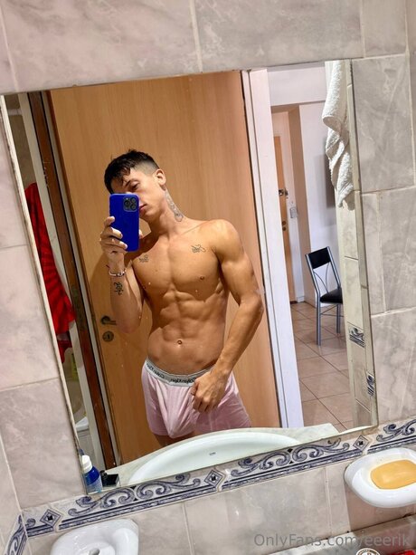 Eeerik ホットモデル 写真