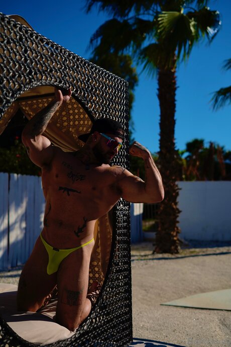 勃起オンリーファン ホット裸 画像