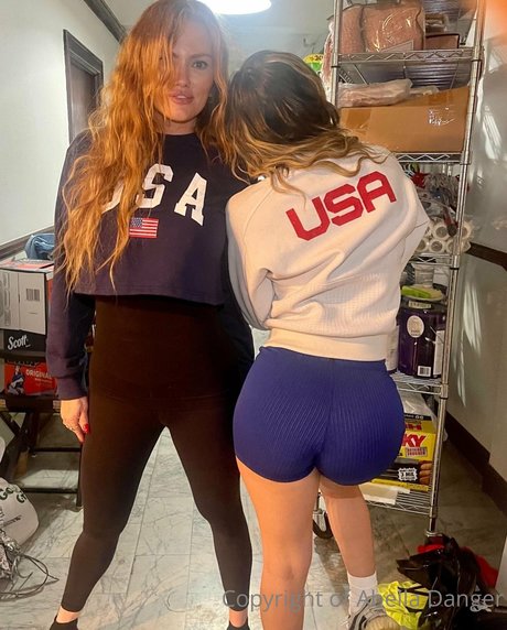 ビキニストリップOnlyFans 裸 写真