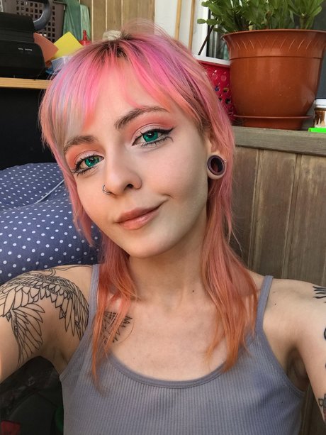 スターティーンオンリーファンズ ホットポルノ 写真